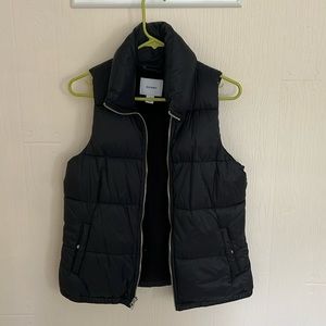 Old Navy Puffer Vest. Size XS.